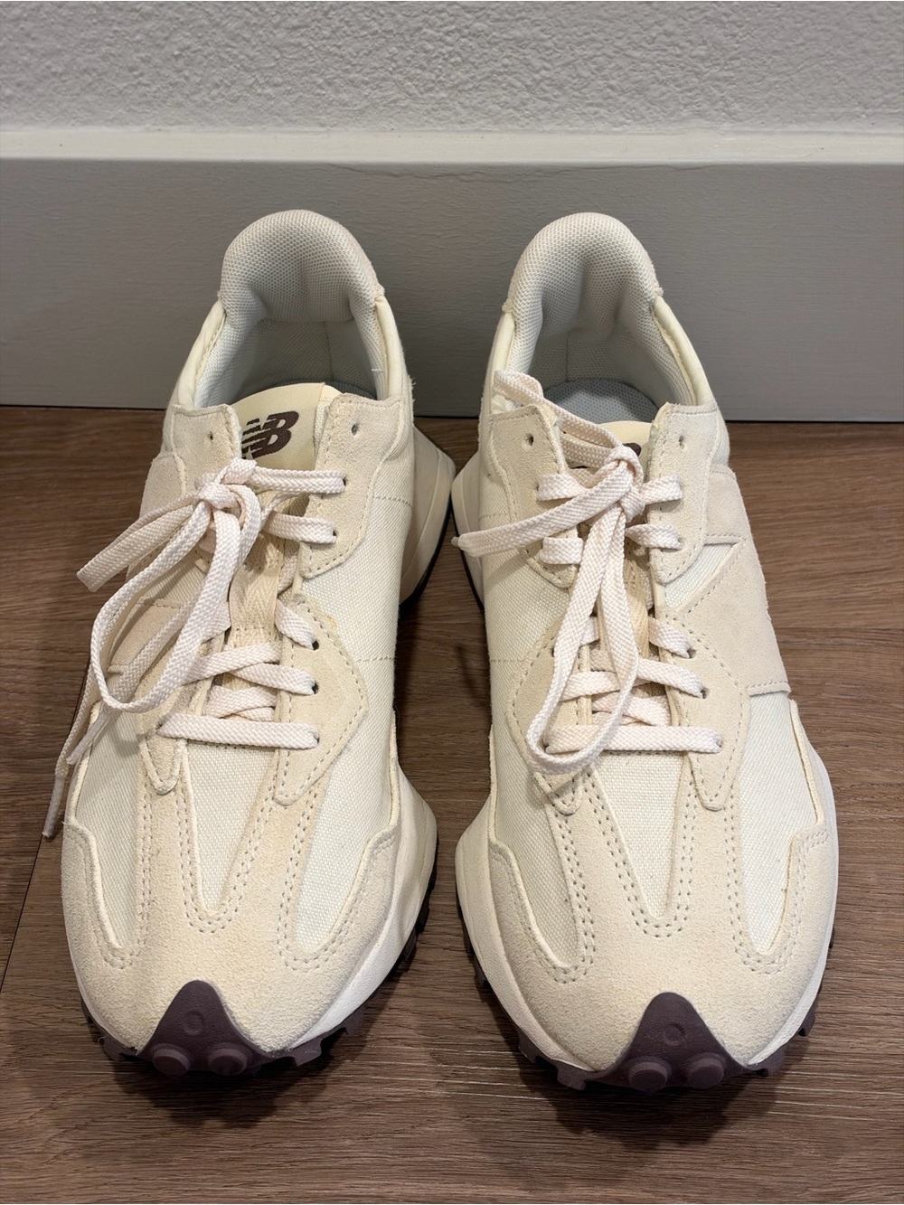 New Balance 327 in Linen Angora